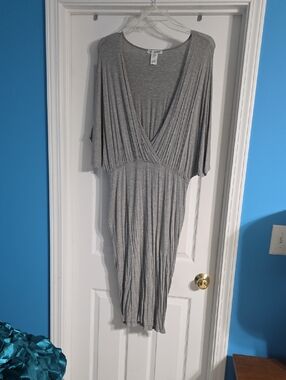 Casual Gray V-Neck Midi Dress